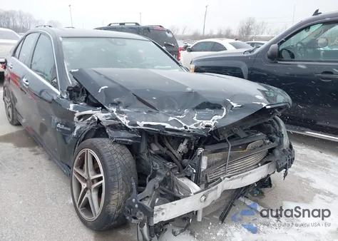 2012 Mercedes-Benz C 63 Amg z USA, uszkodzony, nr VIN WDDGF7HB1CA689580